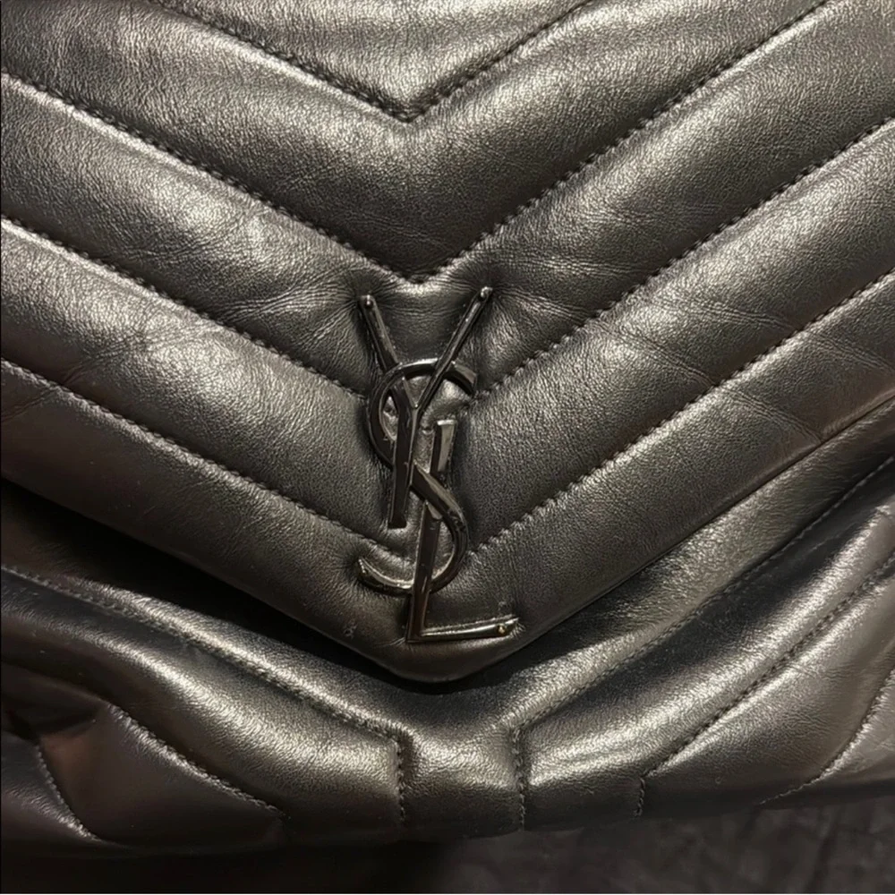 Loulou Medium Crossbody Bag - black on black - Picture 6 of 12